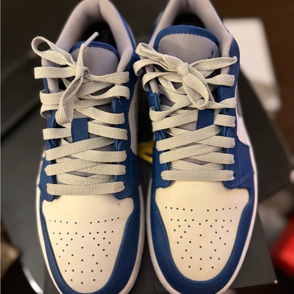 Jordan 1 Low - Picture 2 of 3